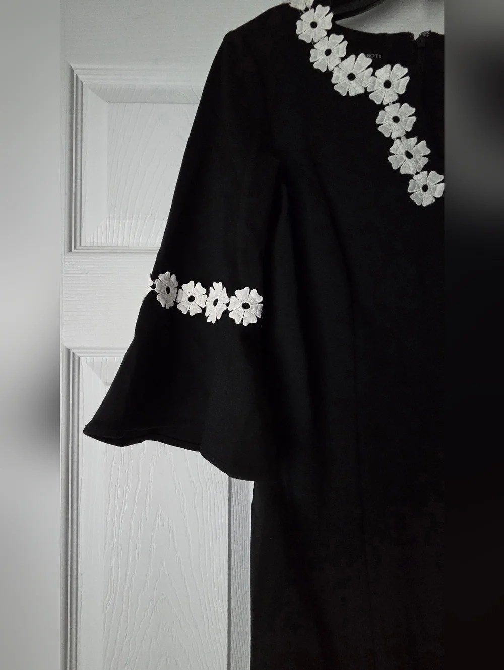 Talbots Black Embroidered Flounce-Sleeve Shift Dress Size 4 - Picture 6 of 13